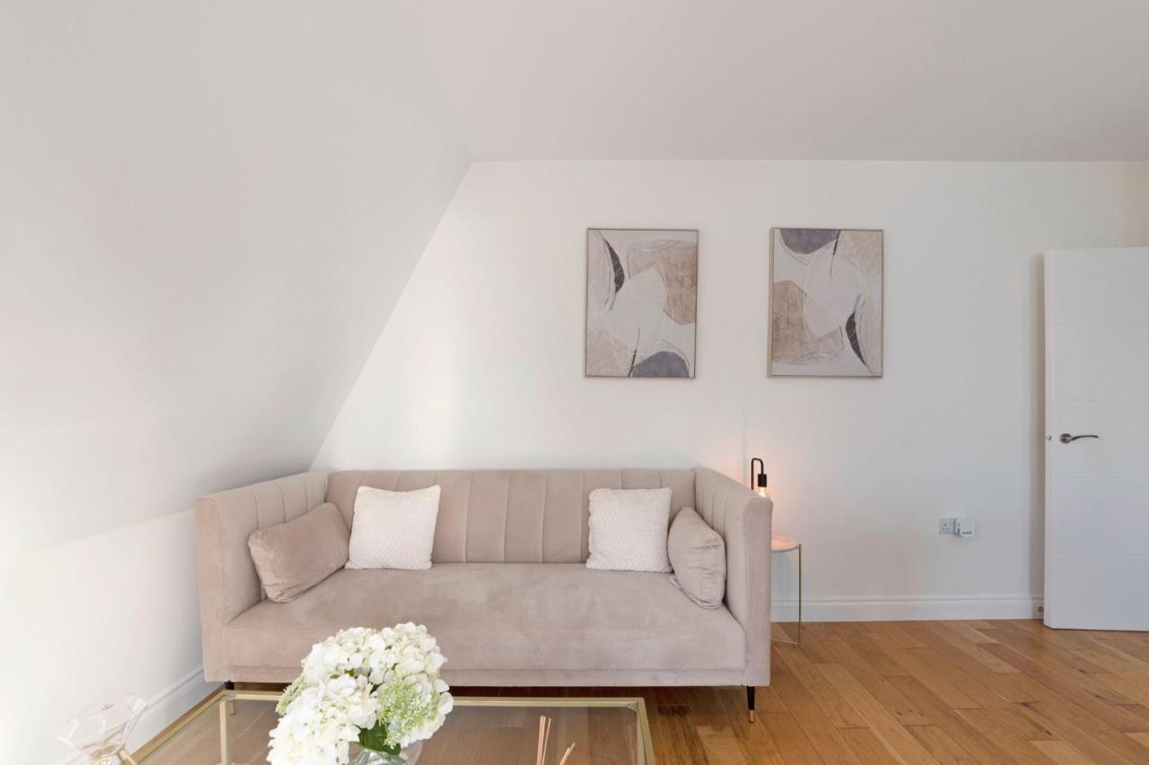 Spacious One Bed Loft Apartment Birchanger ภายนอก รูปภาพ