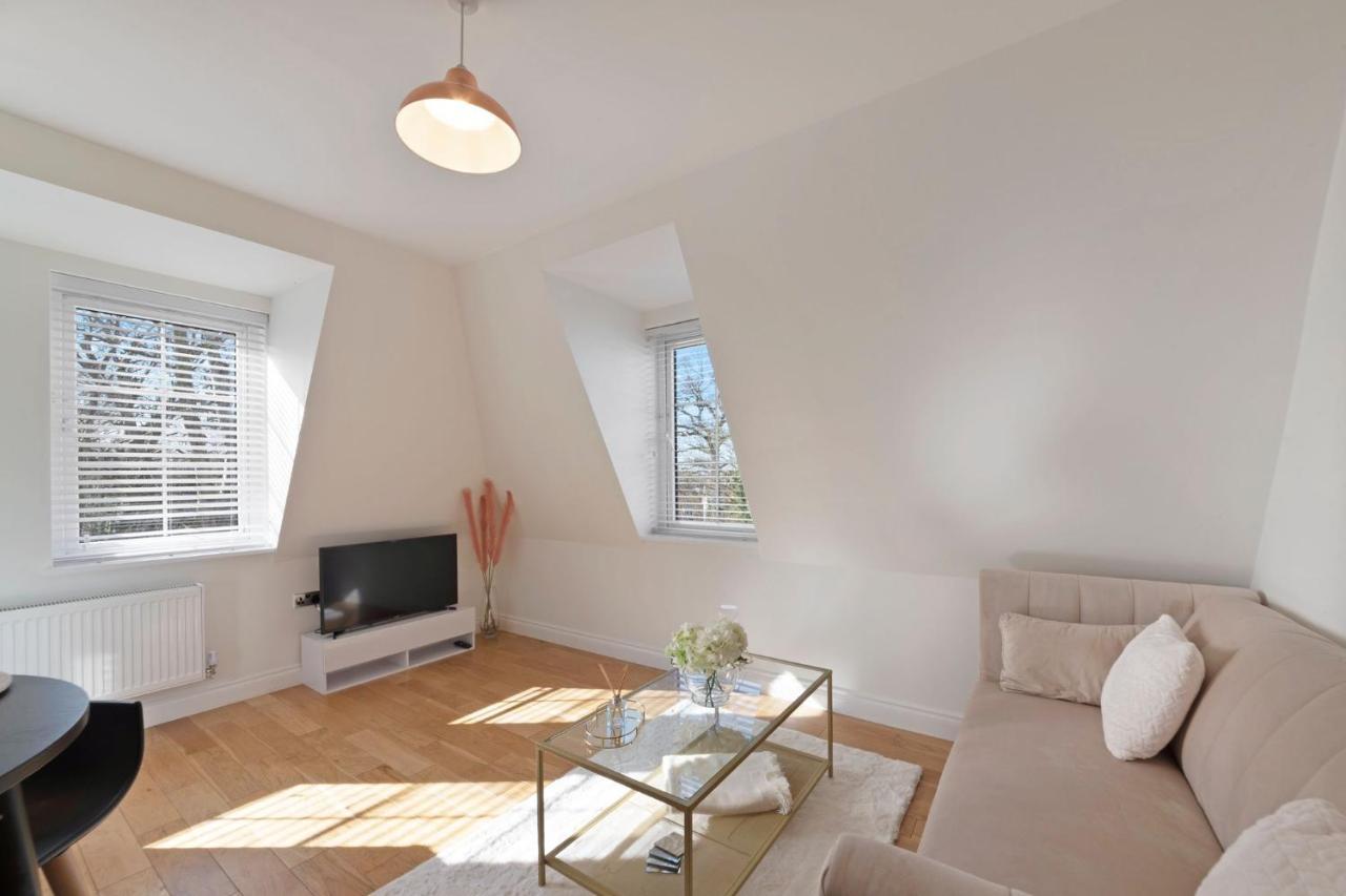 Spacious One Bed Loft Apartment Birchanger ภายนอก รูปภาพ